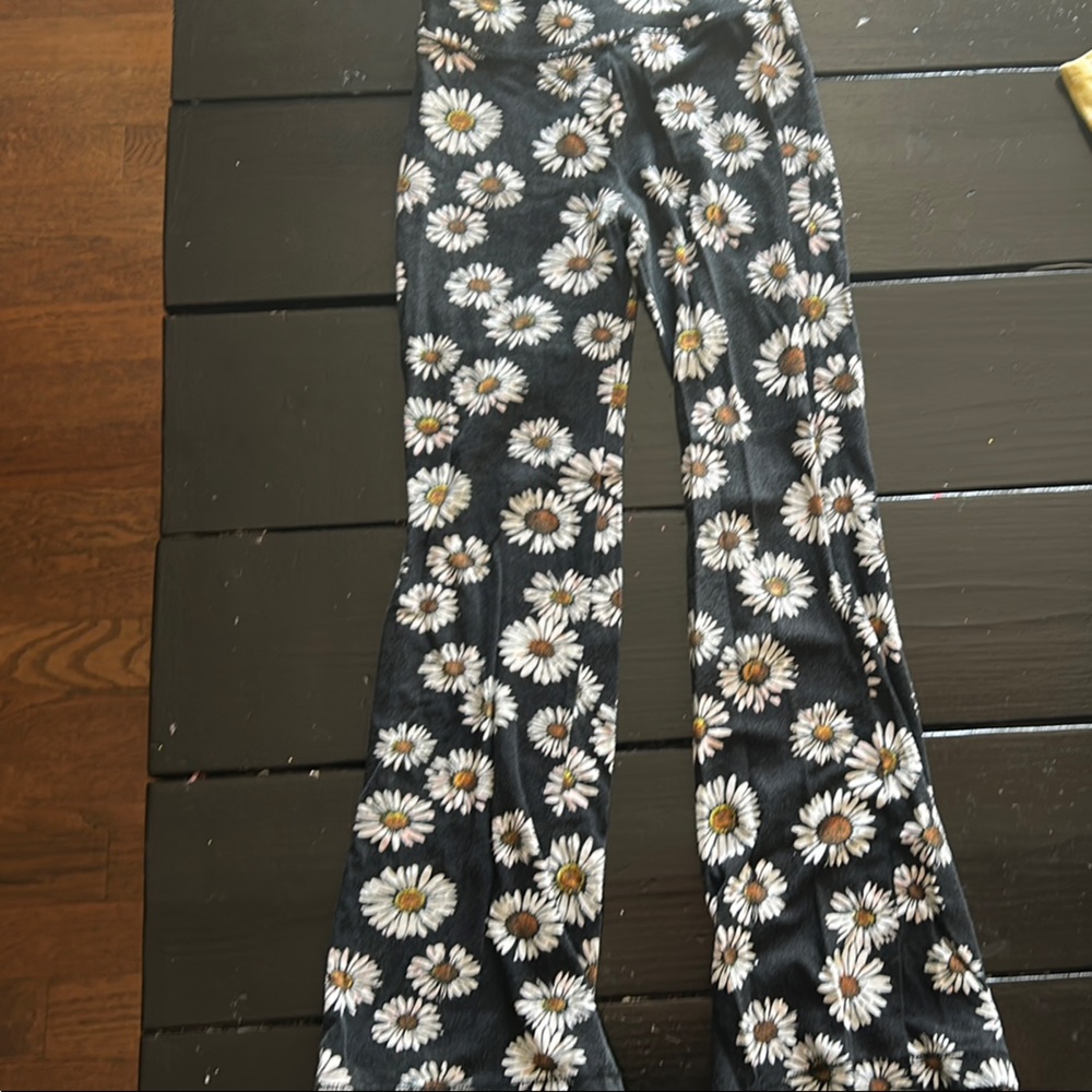 art class Black and White Daisy Leggings